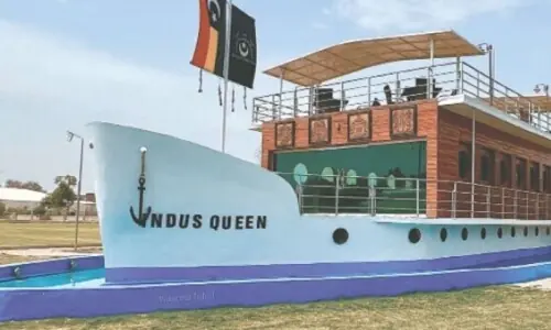 Heritage lovers call for restoring rusting Indus Queen Heritage lovers call for restoring rusting Indus Queen