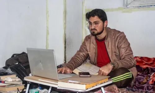 Pakistanis stuck in Afghanistan want border to reopen Pakistanis stuck in Afghanistan want border to reopen