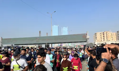 Israr retains Karachi Marathon crown, Sara claims women&rsquo;s title