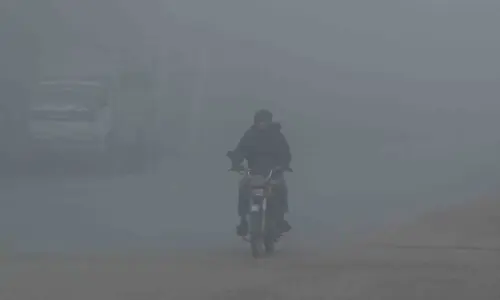 Dense fog throws life out of gear in twin cities