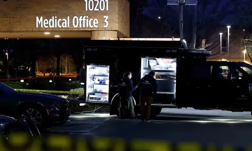 US border agent shoots, wounds 2 people in Portland