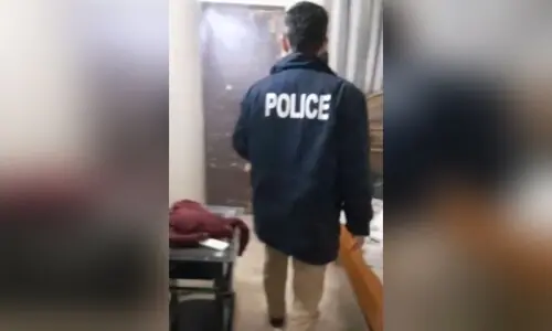 Police rescue woman forcibly confined in Karachi&rsquo;s Darakhshan