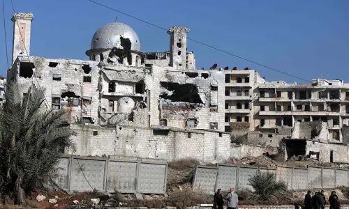 Syrian authorities transferring Kurdish fighters from Aleppo to northeast