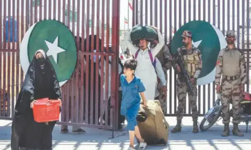 Students, pilgrims make trek back to Pakistan Students, pilgrims make trek back to Pakistan