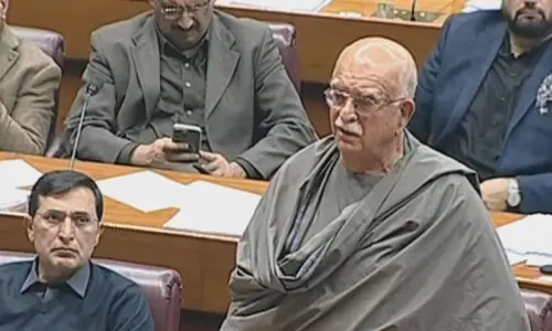 In first speech as NA opposition leader, Achakzai vows &lsquo;unconditional support&rsquo; for strengthening house