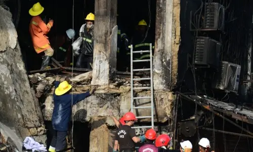 Karachi mayor says rescue teams now clearing basement of Gul Plaza; deadly inferno brought &lsquo;under control&rsquo;
