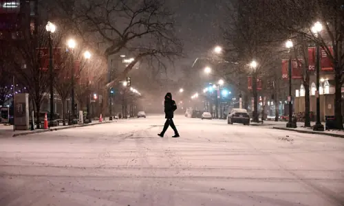 US storm leaves 230,000 without power, forces thousands of flight cancellations