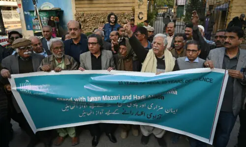 Hours-long blockade of roads around Karachi Press Club amid protest against Imaan, Hadi&rsquo;s conviction