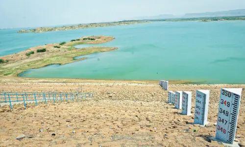 Centre urged to increase Karachi’s water quota from Hub Dam Centre urged to increase Karachi’s water quota from Hub Dam