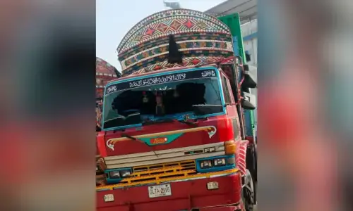 Truck runs over, kills 7-year-old boy in Karachi&rsquo;s Mehran Town
