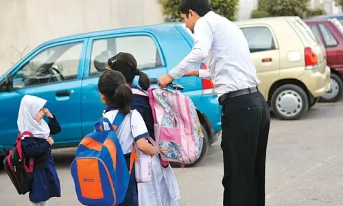 Eight students hurt as school van catches fire in Karachi Eight students hurt as school van catches fire in Karachi