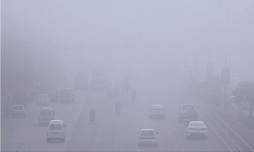 Dense fog disrupts life in Rawalpindi, Islamabad