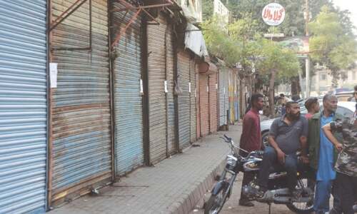 More markets, shops sealed across Karachi as drive against &lsquo;encroachments&rsquo; continues