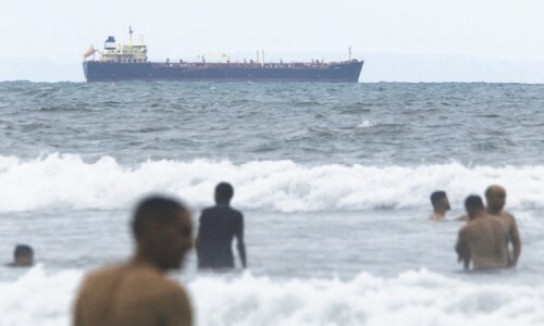 Oil fluctuates, Venezuela’s bonds surge after US raid Oil fluctuates, Venezuela’s bonds surge after US raid