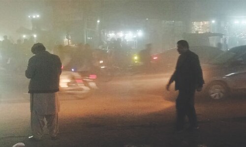 Freezing weather, fog paralyse life in Larkana, surrounding areas