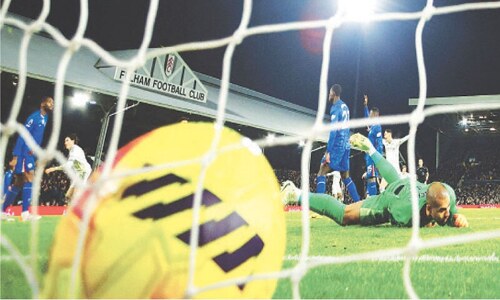 Arsenal get title boost as City, Villa both falter