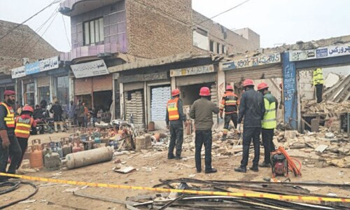 One killed, three injured as shop roofs collapse after cylinder blast in Lodhran