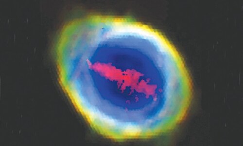 Astronomers spot mysterious &lsquo;iron bar&rsquo; in Ring Nebula