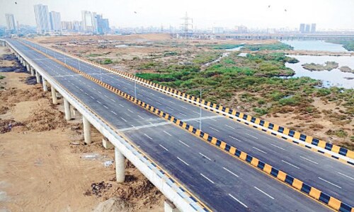 CM Murad opens Rs6.1bn Korangi causeway bridge for traffic