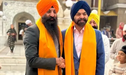 WB president visits Gurudwara, archeological site in Pakistan; discusses KP&rsquo;s ecomonic affairs with CM&rsquo;s adviser