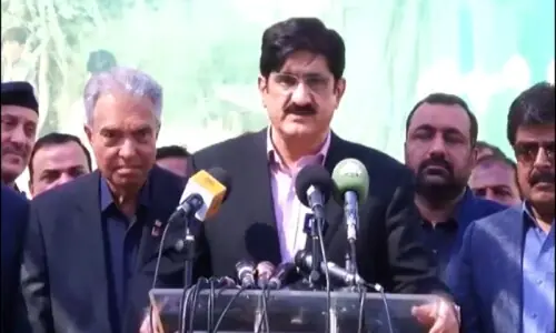 Murad warns of strict action over blocking  roads in the name of protest