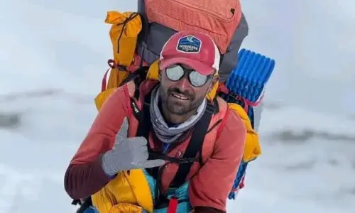 Mountaineer falls to death in Hunza