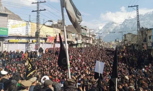 Protests held in GB against Tarlai Imambargah attack
