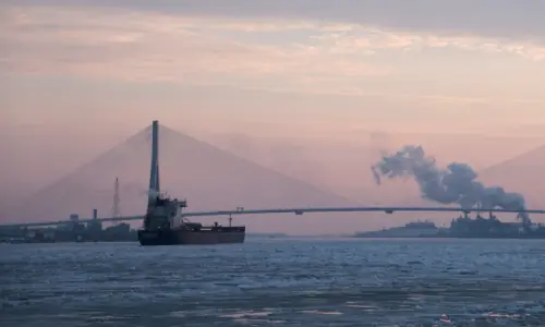 Trump threatens to stop opening of Canada-US bridge