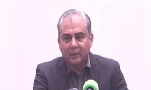 Govt does not want to politicise Imran&rsquo;s health, says interior minister Naqvi