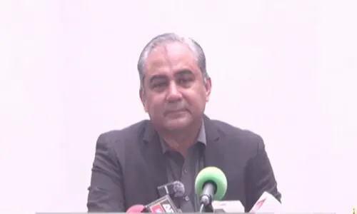 Govt does not want to politicise Imran&rsquo;s health, says interior minister Naqvi