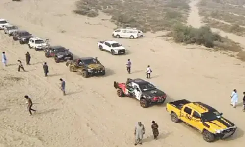 Policeman run over by racer at Cholistan jeep rally Policeman run over by racer at Cholistan jeep rally