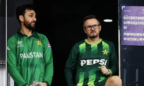 &lsquo;Damp and drab&rsquo;: Pakistan-New Zealand Super Eight clash abandoned due to rain