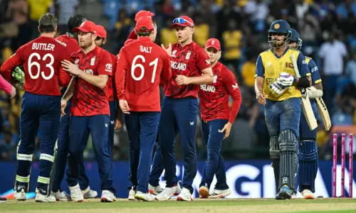 England rout Sri Lanka for 95 to win Super Eights opener