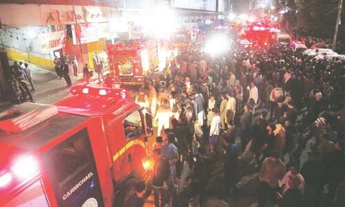 Three cars gutted in fire at Saddar high-rise