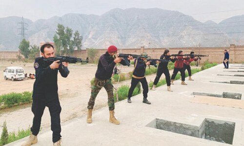 Khyber police undergo training in use of modern weapons