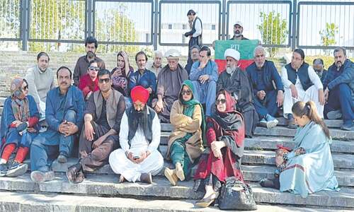Five-doctor team examines Imran in jail