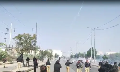 Protests erupt near US Consulate in Karachi; protesters clash with law enforcement