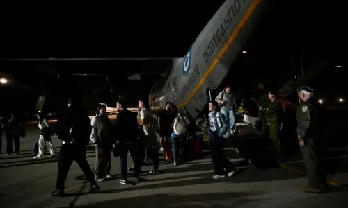 Private jets offer pricey escape from Gulf as commercial flights falter