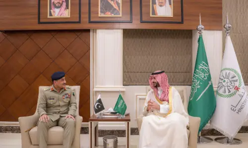 CDF Munir discusses Iranian attacks in meeting with Saudi defence minister