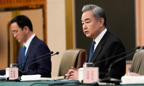 Chinese foreign minister urges US to manage differences in face of trade woes