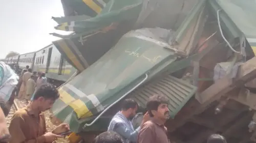 1 dead, 13 injured as Shalimar Express derails after colliding with goods train in Naushahro Feroze 1 dead, 13 injured as Shalimar Express derails after colliding with goods train in Naushahro Feroze