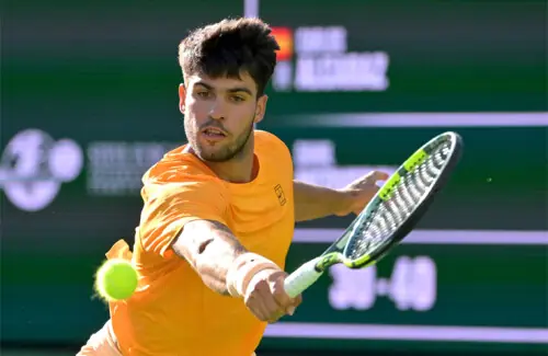 Medvedev ousts Alcaraz to set up Indian Wells final against Sinner Medvedev ousts Alcaraz to set up Indian Wells final against Sinner