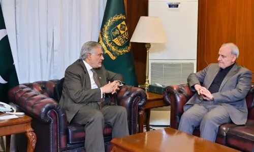 Dar stresses dialogue, diplomacy for achieving regional peace in meeting with Iranian ambassador
