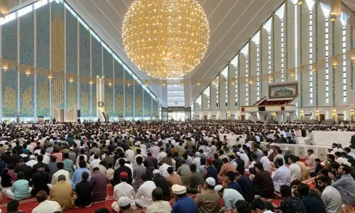 KP govt announces three-day Eid holiday