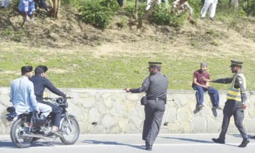 Senior police officials inspect traffic, security arrangements