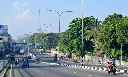 War-linked power crunch pushes Sri Lanka to 4-day week