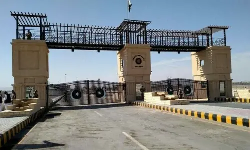 Islamabad strengthens trade links with Tehran