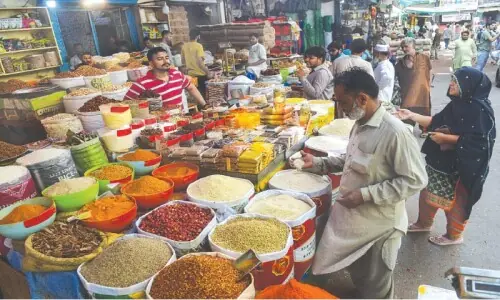 Weekly inflation surges 8.24pc on costly petroleum