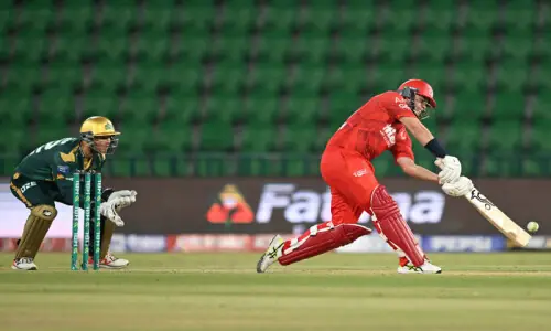 Momin, Phillippe shine as Sultans beat United to take winning start Momin, Phillippe shine as Sultans beat United to take winning start