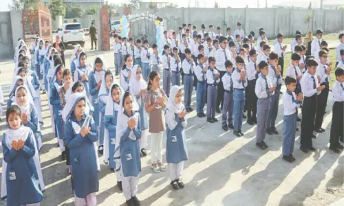 KP govt sets new school timings KP govt sets new school timings